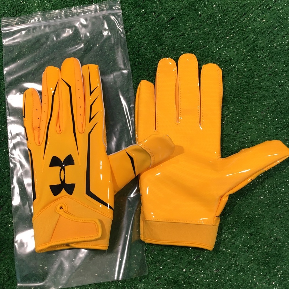 NEW NFL UA UNDER ARMOUR F4 DECEIT WR FOOTBALL GLOVES L XL XXL